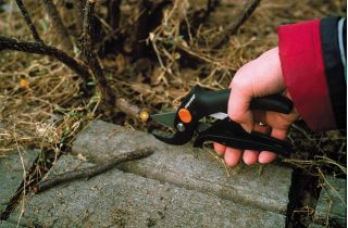 Sekator ręczny dźwigniowy - kowadełkowy P53 POWER LEVEL - FISKARS