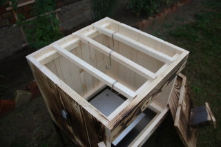 Wędzarnia ogrodowa drewniana - 50 x 50 x 60 cm - opalana - bez paleniska - ZESTAW