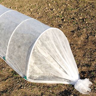 Tunel ogrodniczy z agrowłókniny - 2,5 x 0,9 m