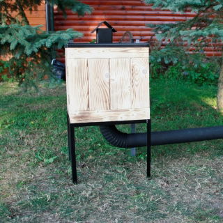 Wędzarnia ogrodowa drewniana z metalowym dachem - 50 x 50 x 70 cm - opalana - bez paleniska